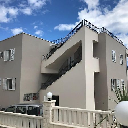 Apartment Lizzi. Trogir Bagian luar foto