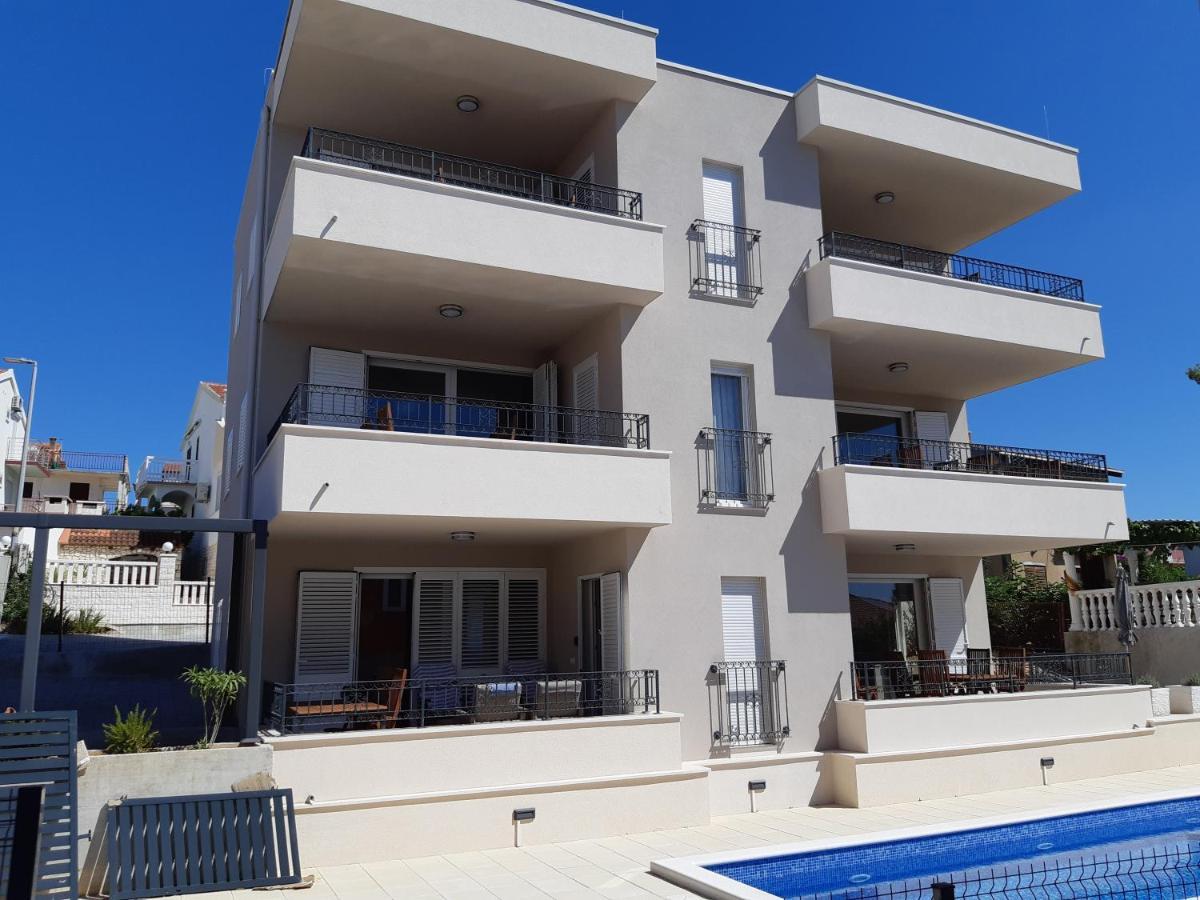 Apartment Lizzi. Trogir Bagian luar foto