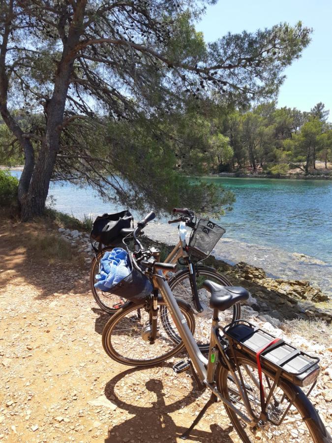 Apartment Lizzi. Trogir Bagian luar foto