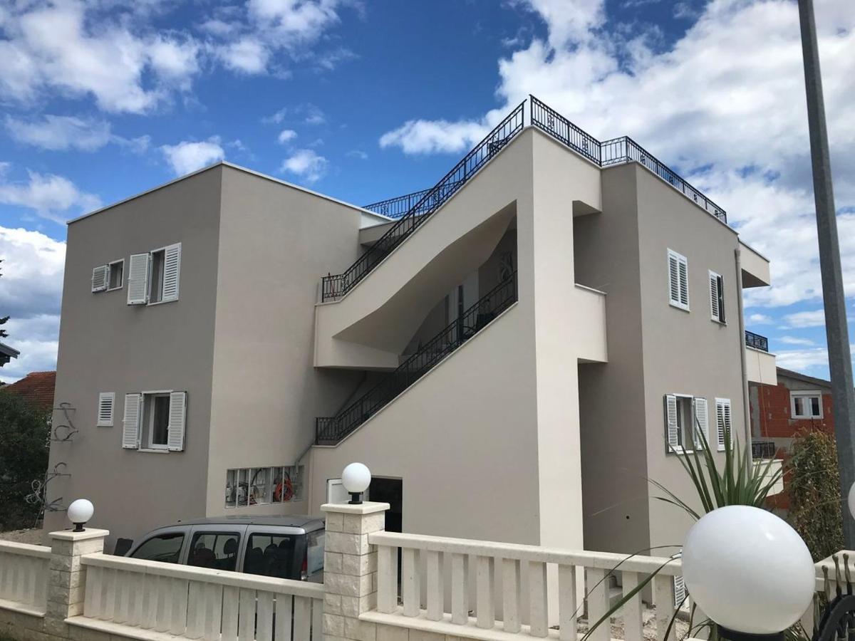 Apartment Lizzi. Trogir Bagian luar foto