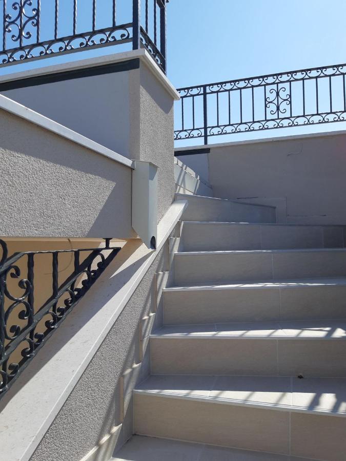 Apartment Lizzi. Trogir Bagian luar foto